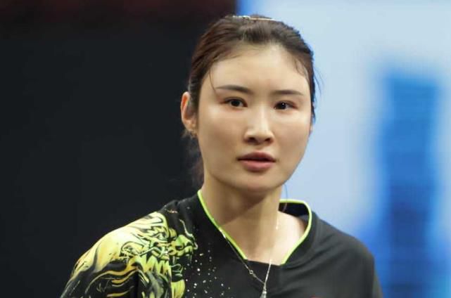 美女张开尿口让男人捅