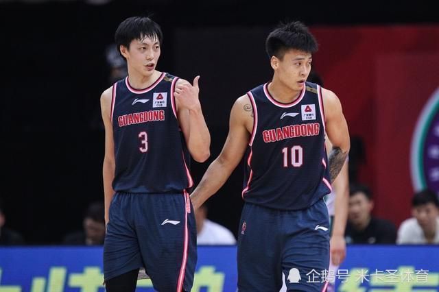 英语老师乖乖挽起裙子